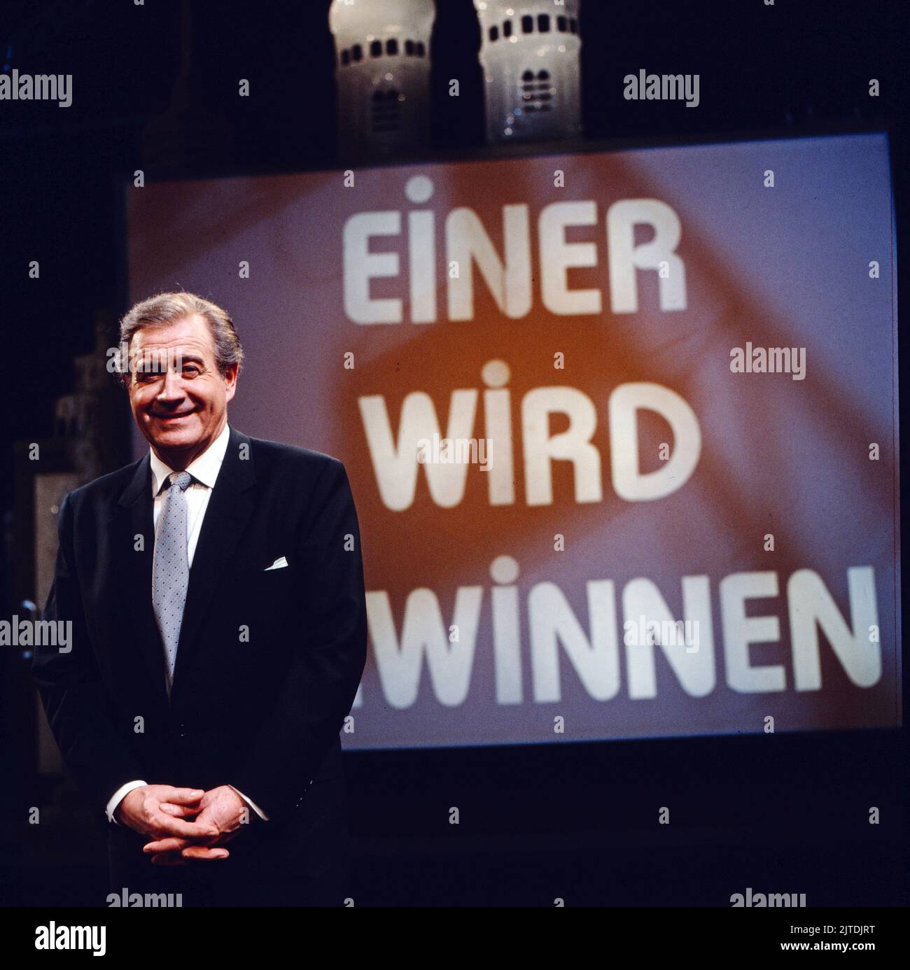 Einer wird gewinnen, auch EWG genannt, ARD Quizsendung, Österreich, 1981, Bild: Le maître d'exposition Hans-Joachim Kulenkampff. Einer wird gewinnen, également appelé EWG, TV quiz show, Autriche, 1981, Photo: Maître de spectacle et hôte Hans-Joachim Kulenkampff Banque D'Images