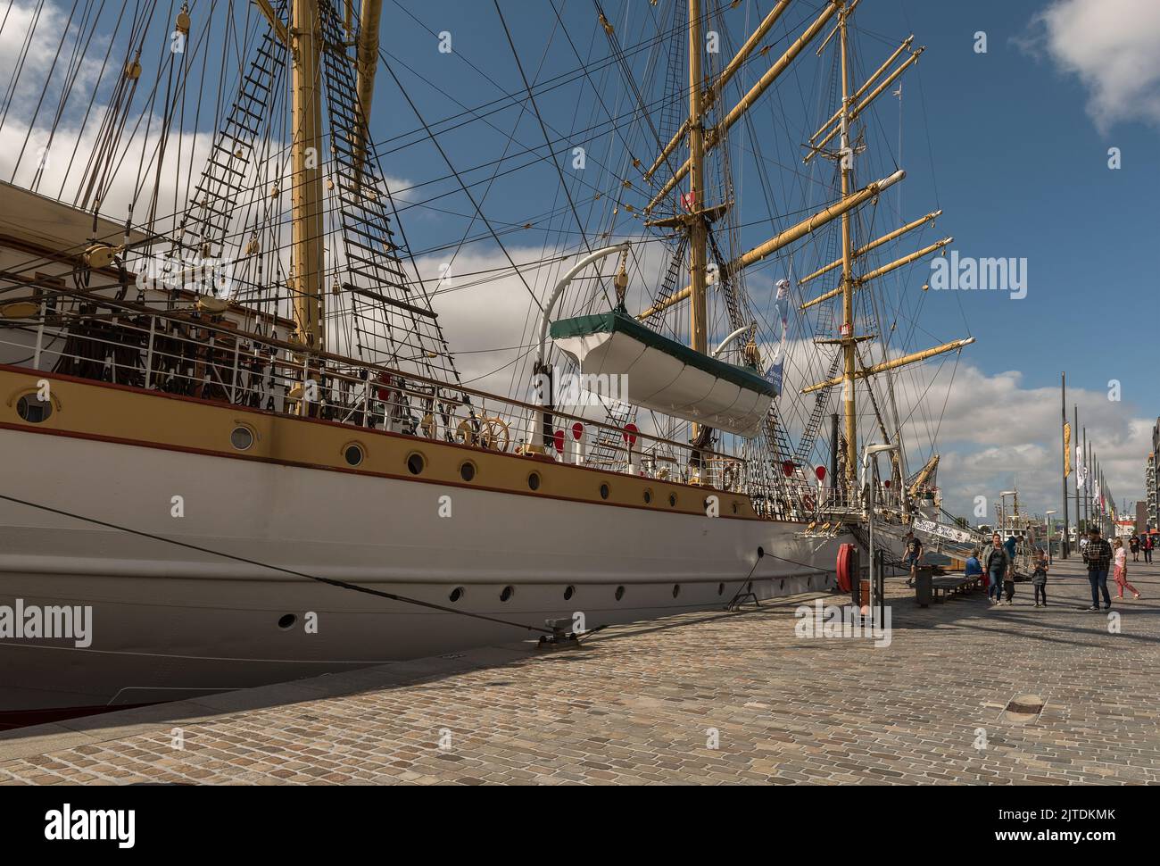 Navire d'entraînement à voile Allemagne dans le nouveau port, Bremerhaven Banque D'Images Navire d'entraînement à voile Allemagne dans le nouveau port, Bremerhaven Banque D'Images