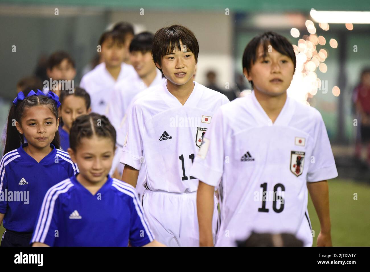 SAN JOSÉ, Costa Rica: Les joueurs japonais entrent sur le terrain précédent le match final joué entre l'Espagne et le Japon pour le trophée des champions à la FIFA U-20 Banque D'Images