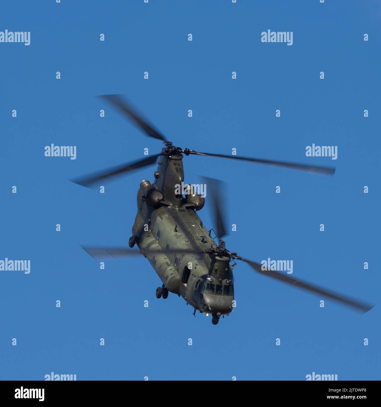 Boeing CH-47 Chinook en démonstration au Royal International Air Tattoo le 16 juillet 2022 à RAF Fairford, Gloucestershire, Royaume-Uni. Banque D'Images