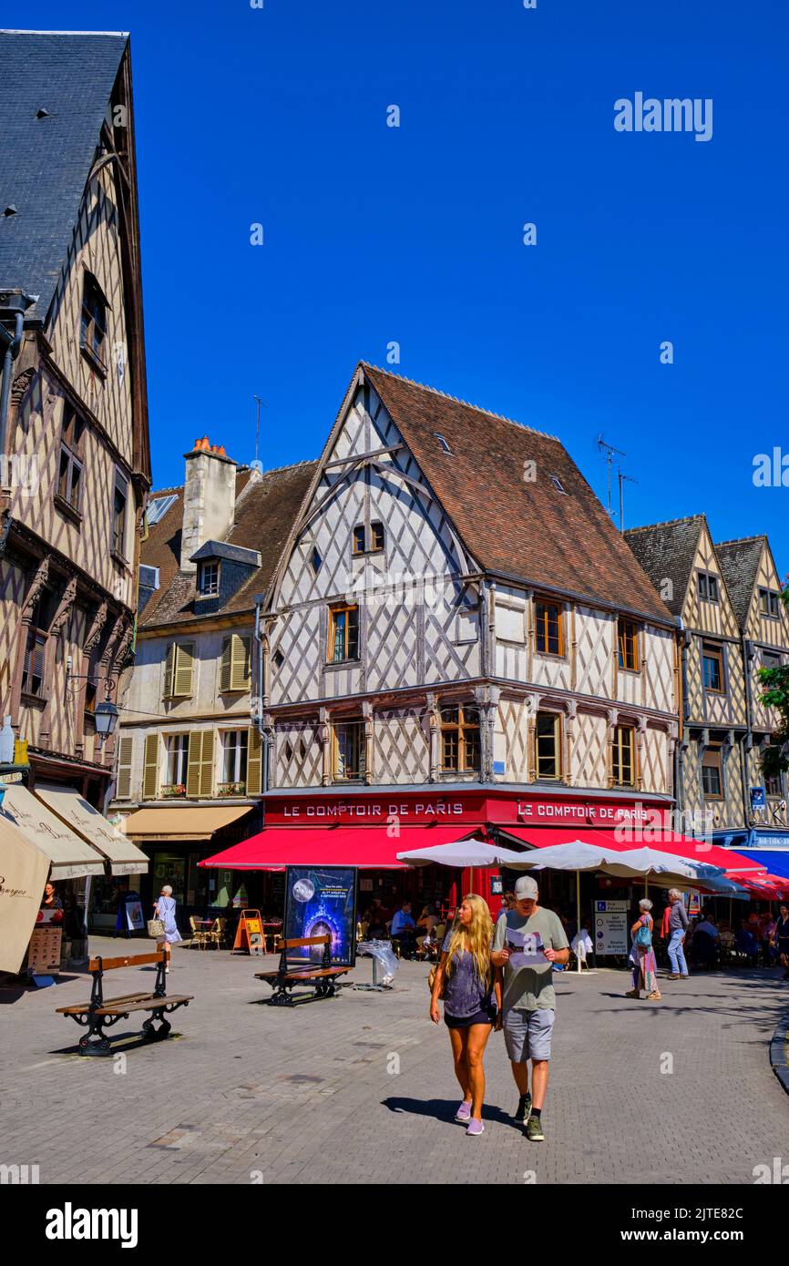 La France, cher (18), Bourges, centre, maisons à colombages, Place Gordaine square Banque D'Images
