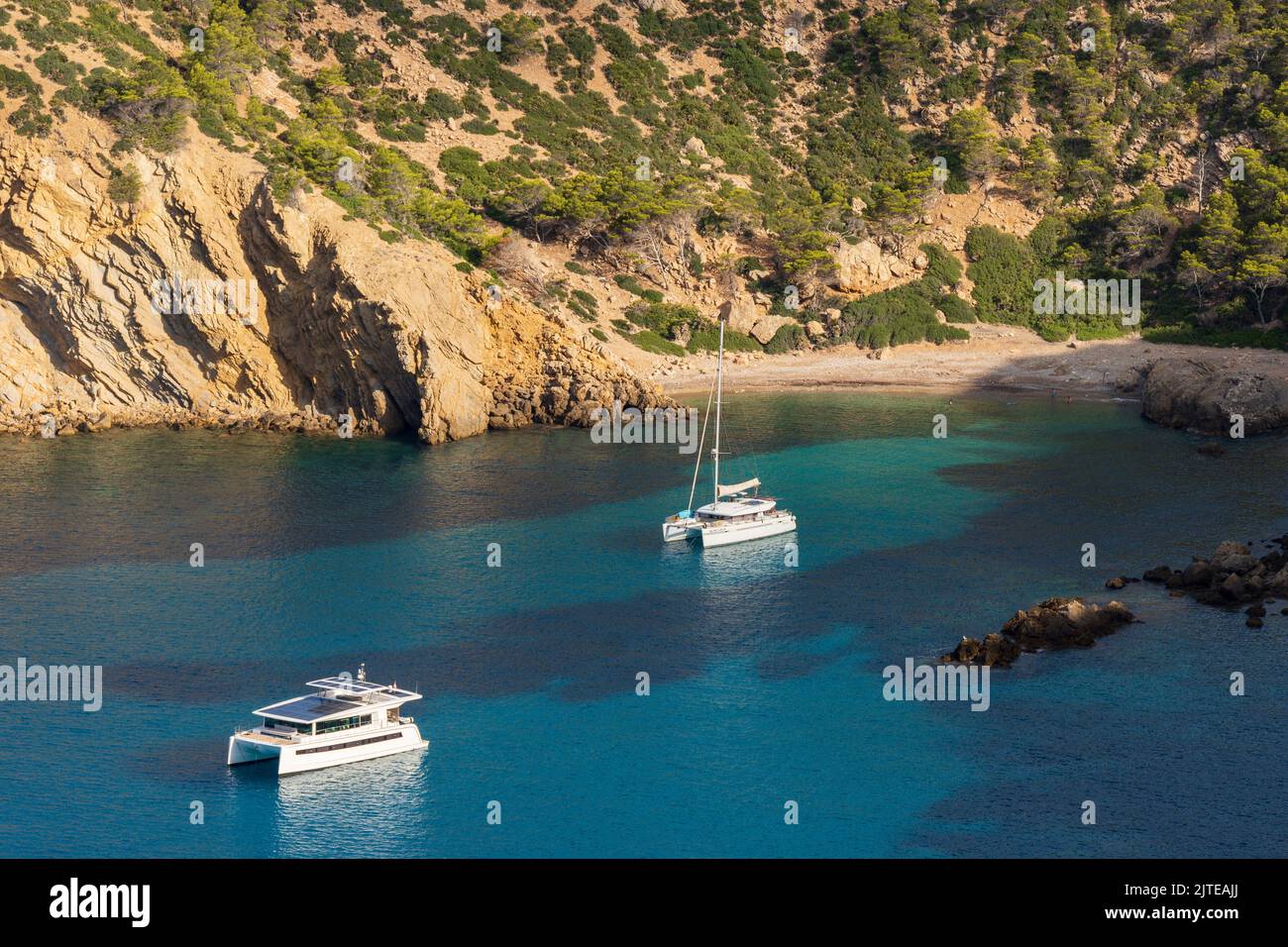 Bateaux de plaisance ancrés, Cala egos, côte d'Andratx, Majorque, Iles Baléares, Espagne Banque D'Images