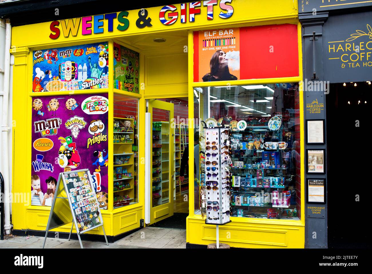 Boutique de bonbons et de cadeaux, Kings Square, York, Angleterre Banque D'Images