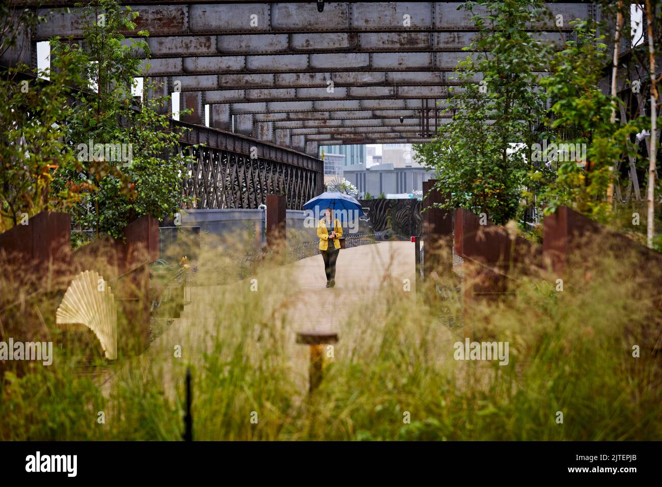 LE viaduc DE CASTLEFIELD à Manchester, un parc linéaire surélevé ouvert au public dans le style de la NYC High Line Banque D'Images
