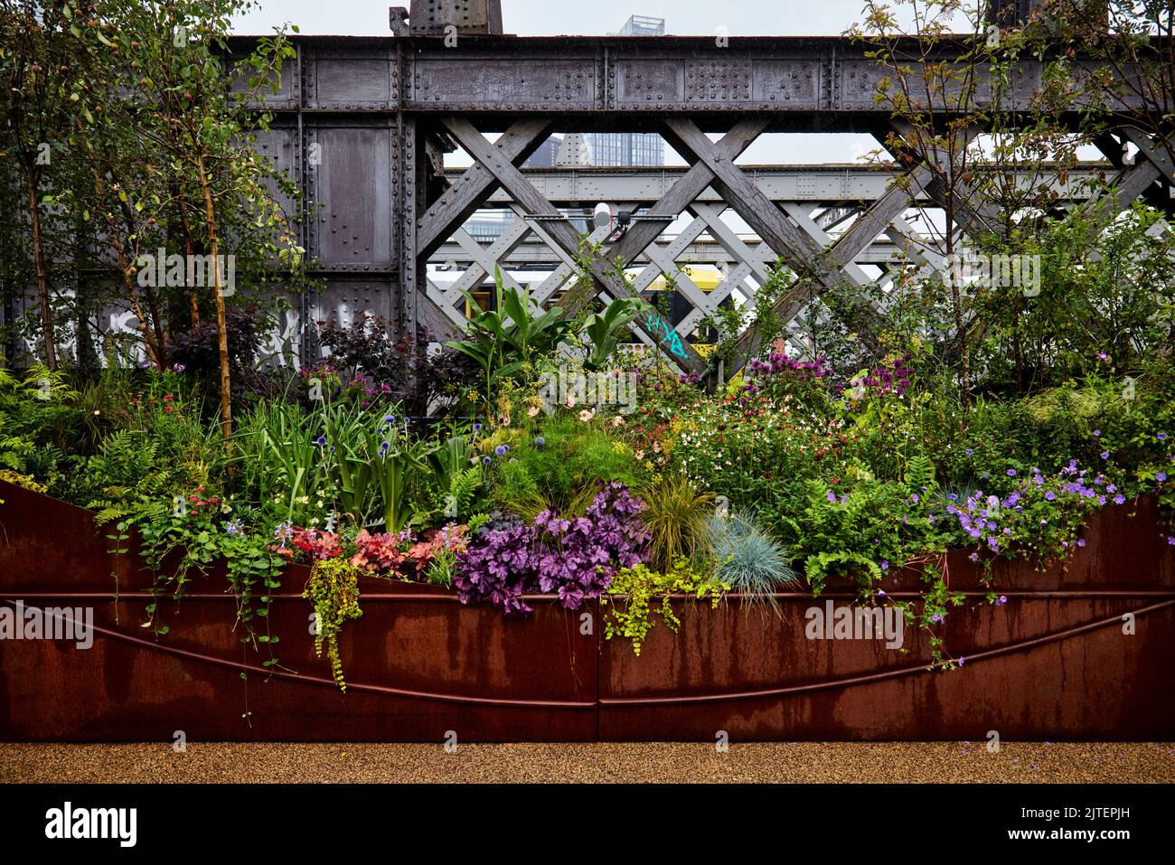 LE viaduc DE CASTLEFIELD à Manchester, un parc linéaire surélevé ouvert au public dans le style de la NYC High Line Banque D'Images