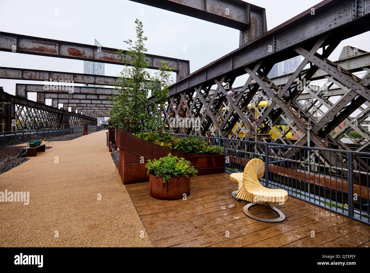 LE viaduc DE CASTLEFIELD à Manchester, un parc linéaire surélevé ouvert au public dans le style de la NYC High Line Banque D'Images