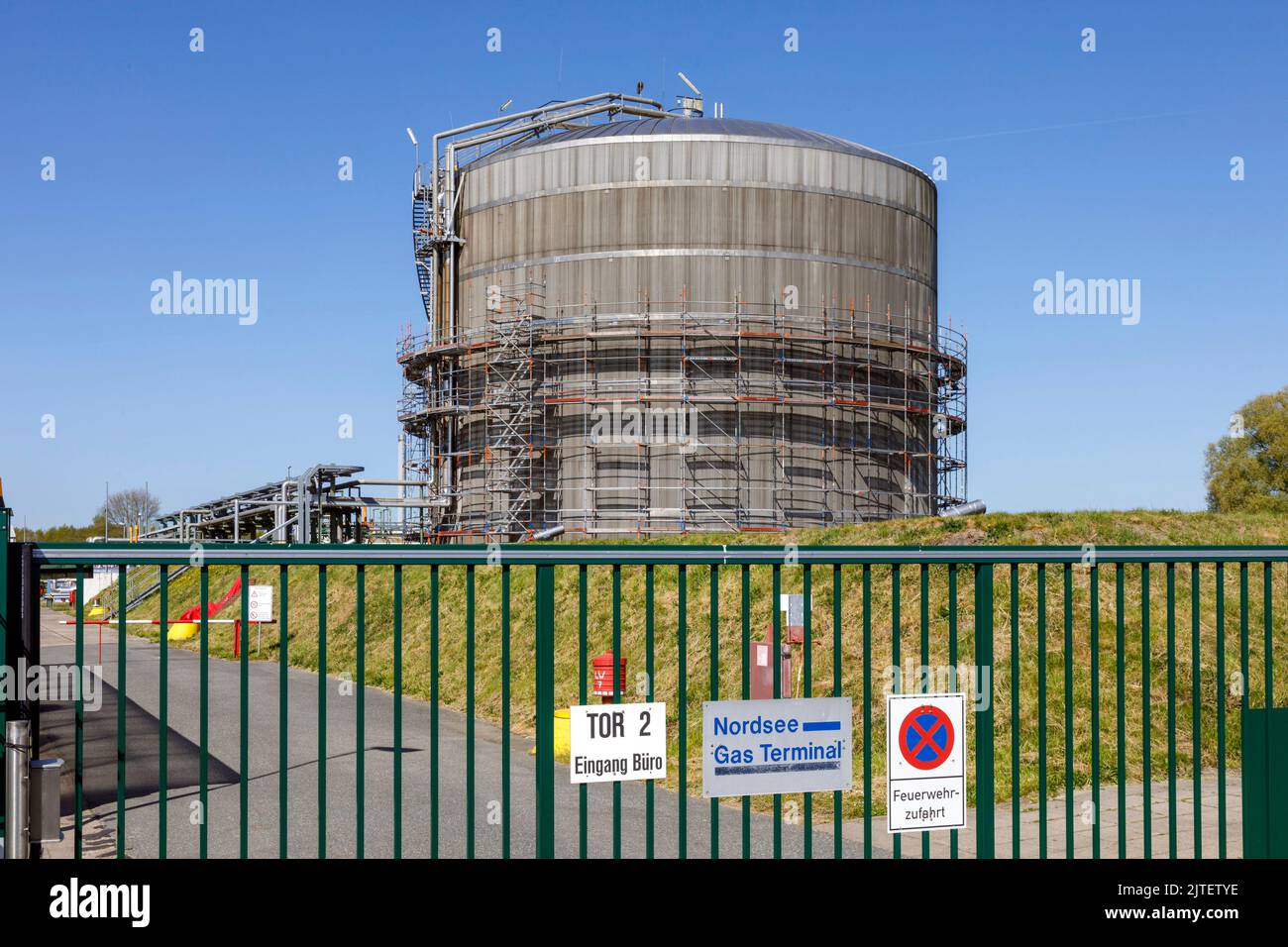 Nordsee Gas terminal Brunsbüttel, réservoir surélevé pour gaz liquide Banque D'Images