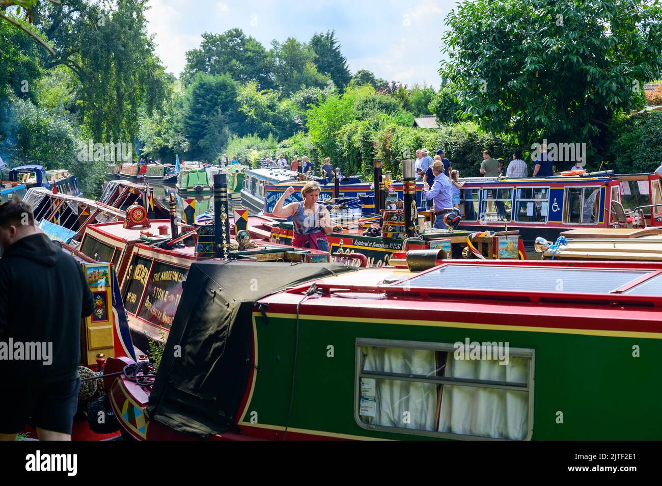 Bateaux participant aux célébrations du 250th anniversaire de l'ouverture du canal Staffordshire et Worcestershire à Bratch Locks Banque D'Images