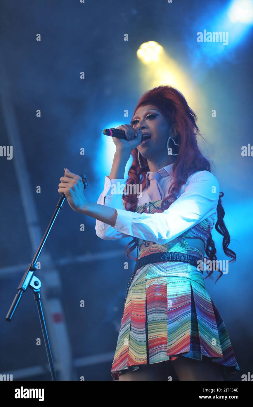 Kofi TIA est un artiste britannique de dragsters et l'un des concurrents de la saison 2 de RuPaul's Drag Race UK. Banque D'Images