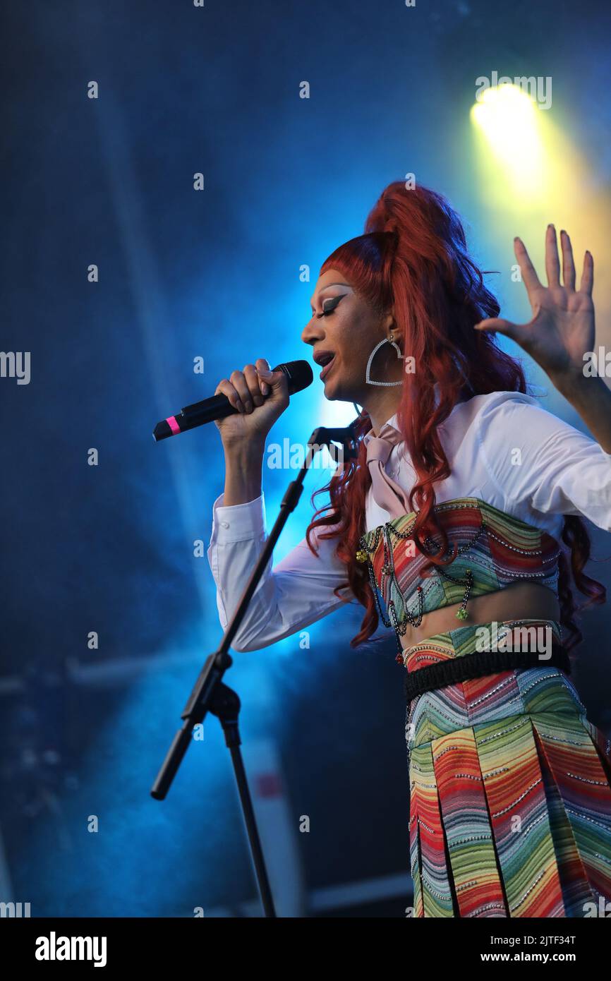 Kofi TIA est un artiste britannique de dragsters et l'un des concurrents de la saison 2 de RuPaul's Drag Race UK. Banque D'Images