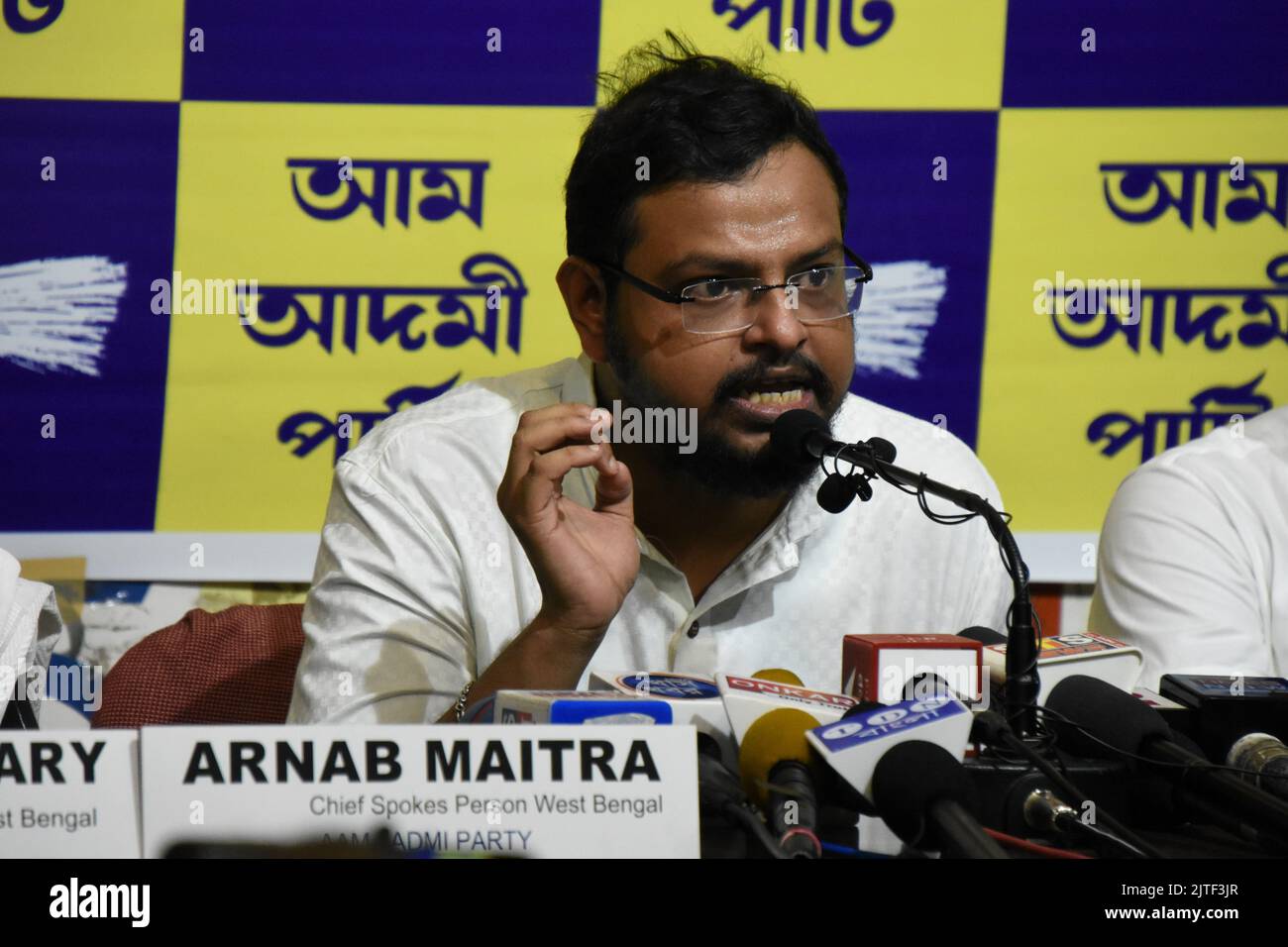 Kolkata, Bengale occidental, Inde. 30th août 2022. Arnab Maitra, porte-parole en chef du Parti AAM Aadmi (AAP), Bengale-Occidental, s'adressant à une conférence de presse protestant contre les corruptions et irrégularités présumées de Narendra Modi à la tête du Parti Bharatiya Janata (BJP), dirigé par le Govt central. (Credit image: © Biswarup Ganguly/Pacific Press via ZUMA Press Wire) Banque D'Images