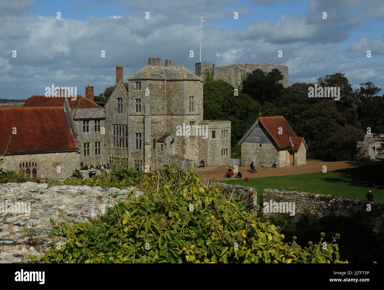 LA GRANDE SALLE ET LE DONTE À CARAÏTÉ AU CHÂTEAU DE CARISBROOKE SUR L'ÎLE DE WIGHT OÙ LE ROI CHARLES 1ST A ÉTÉ EMPRISONNÉ AVANT SON EXÉCUTION EN 1649. PHOTO MIKE WALKER, PHOTOS MIKE WALKER, 2012 Banque D'Images