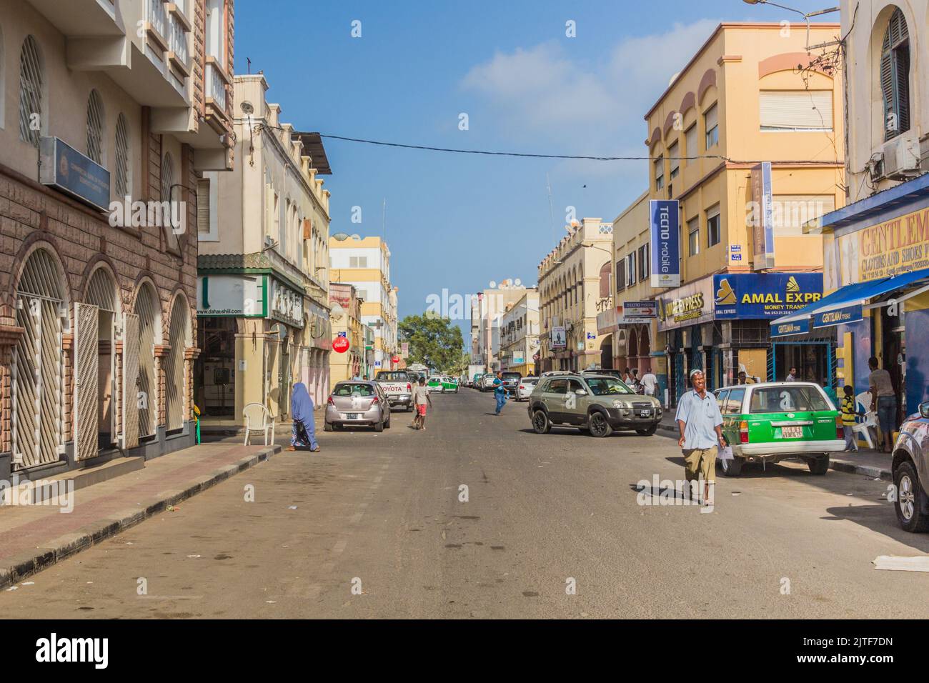 DJIBOUTI, DJIBOUTI - 17 AVRIL 2019 : rue dans le quartier européen de Djibouti, capitale de Djibouti. Banque D'Images