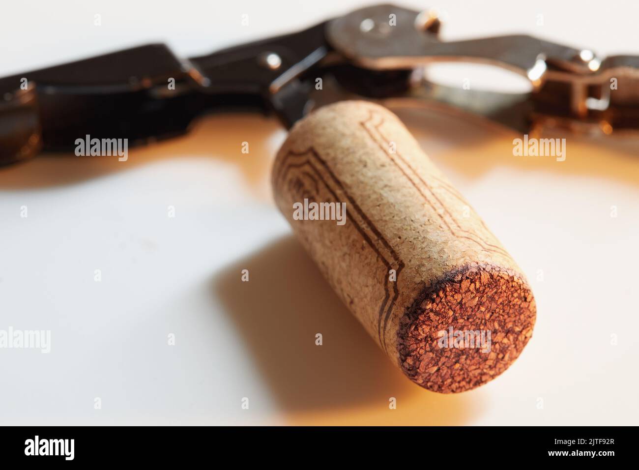 Gros plan de la tire-bouchon avec bouchon à vin Banque D'Images