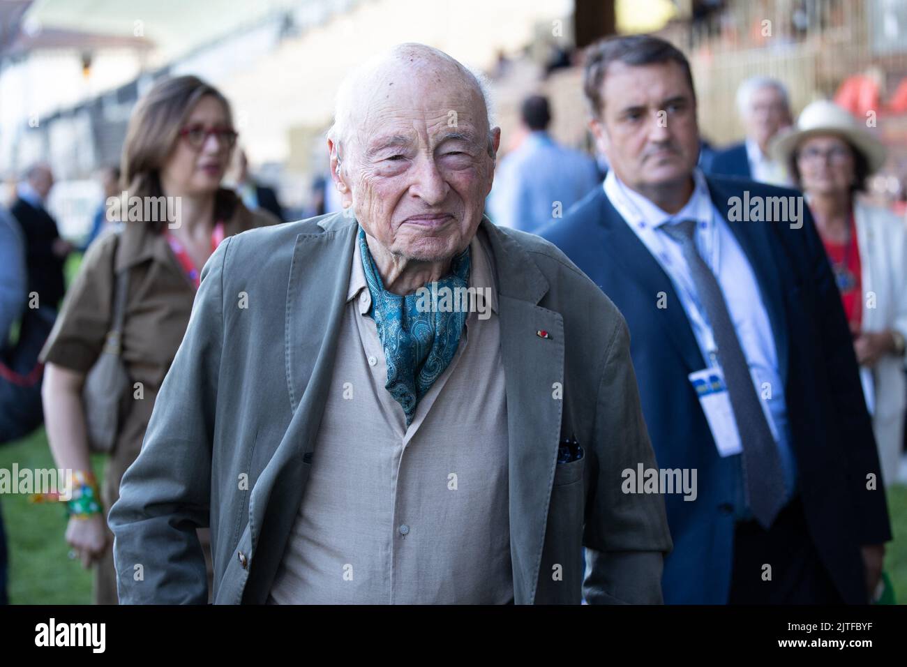 Le sociologue et philosophe français Edgar Morin arrive à la conférence d'été de l'association patronale française Medef la REF 2022 à l'hippodrome de Longchamp à Paris sur 30 août 2022. Photo de Raphael Lafargue/ABACAPRESS.COM Banque D'Images