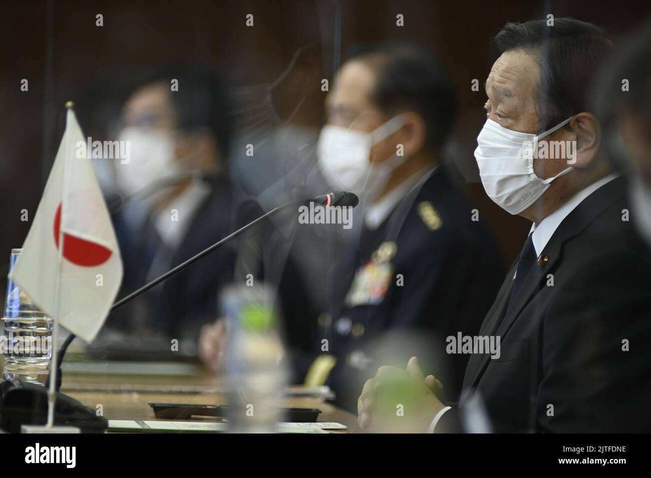 Tokyo, Japon. 30th août 2022. Le ministre israélien de la Défense Benny Gantz (non vu) et le ministre japonais de la Défense Hamada Yasukazu assistent à la réunion bilatérale entre le Japon et Israël sur la défense au ministère japonais de la Défense à Tokyo, au Japon, mardi, à 30 août 2022. Benny Gantz visite le Japon alors que les pays marquent 70 ans de relations diplomatiques. Gantz et Hamada sont censés mener un dialogue sur les questions stratégiques et la coopération bilatérale en matière de défense. (Image de crédit: © POOL via ZUMA Press Wire) Banque D'Images