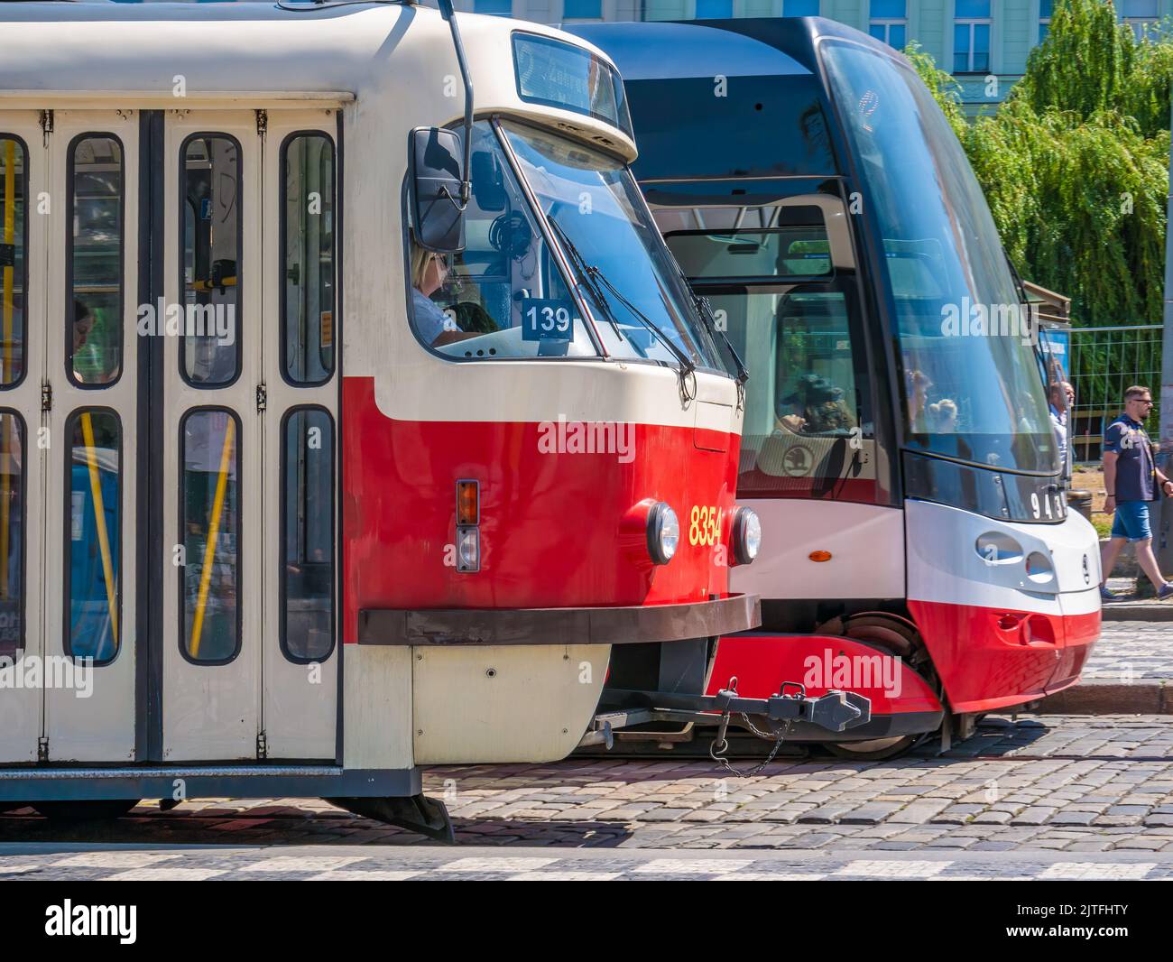 Tramway Rouge Miniature TINY Sanrio - Édition Limitée Noël Hong Kong 1/120 - Neuf