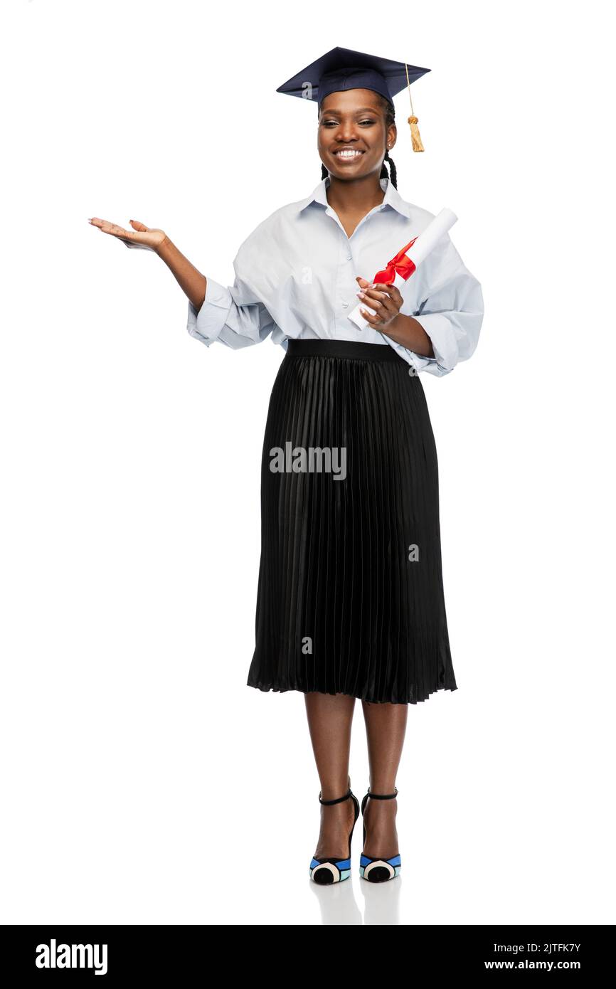 bonne étudiante diplômée avec diplôme Banque D'Images