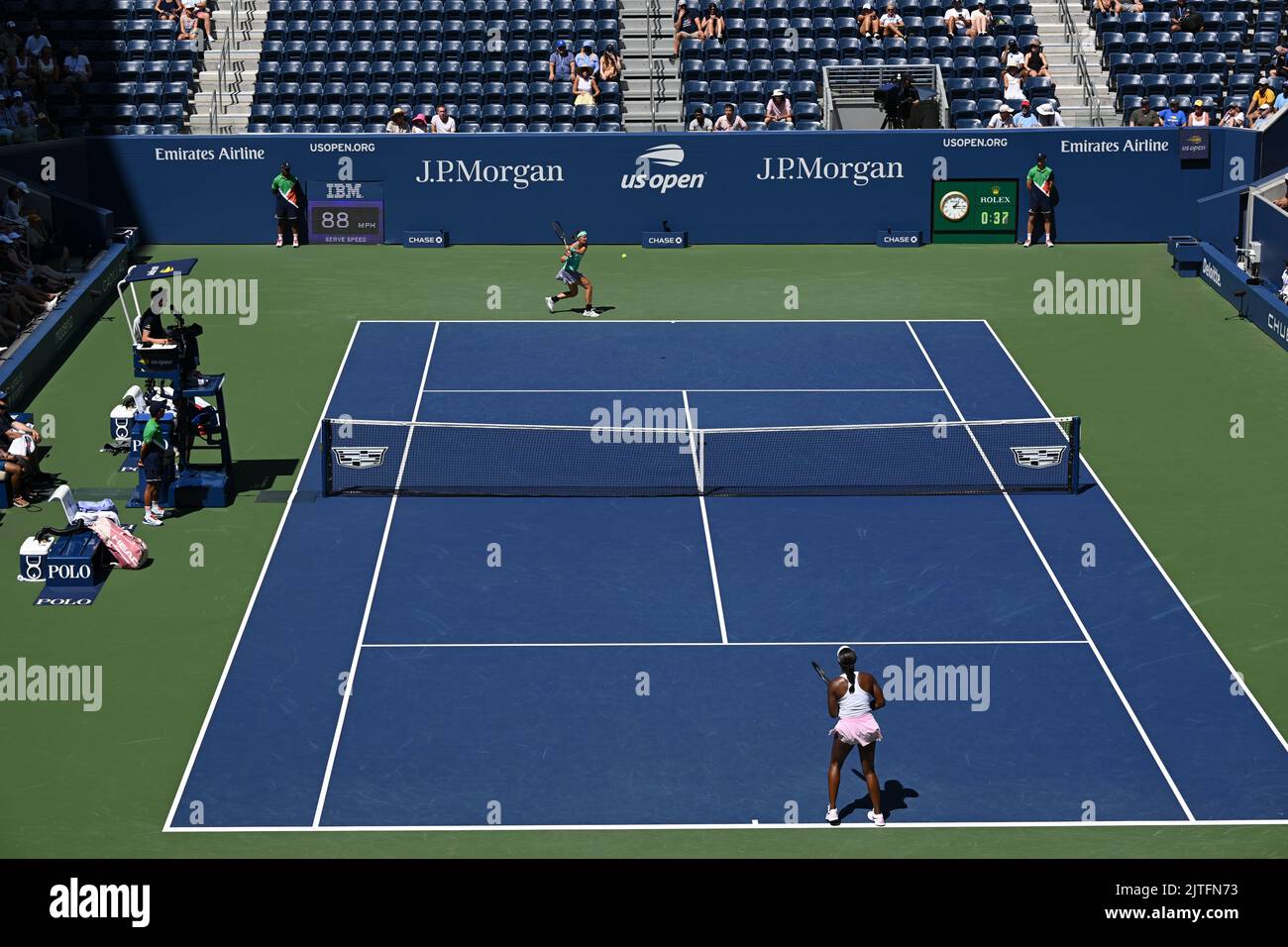 New York City, Etats-Unis, 30 août 2022, American Sloane Stephens et Belge accueillent Minnen en action lors du match entre Belge Minnen et American Stephens, lors du premier tour du tournoi féminin des singles, au tournoi de tennis US Open Grand Chelem, à Flushing Meadow, à New York, États-Unis, mardi 30 août 2022. BELGA PHOTO TONY BEHAR Banque D'Images