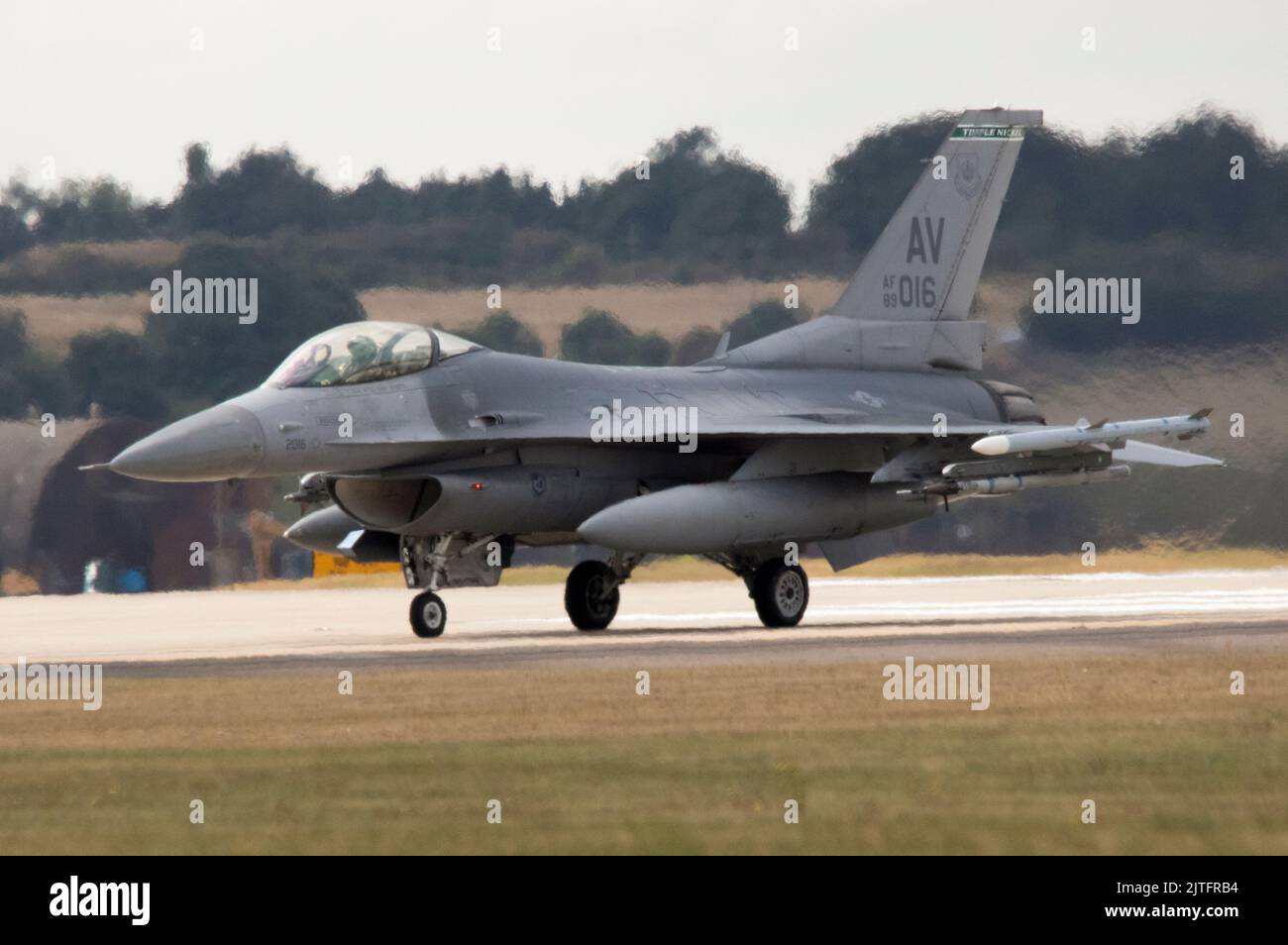 F-16cm Fightimg Falcon, Reg AF 89-0016 atterri sur la piste 07 à RAF Lakenheath, le 30th août 2022 Banque D'Images