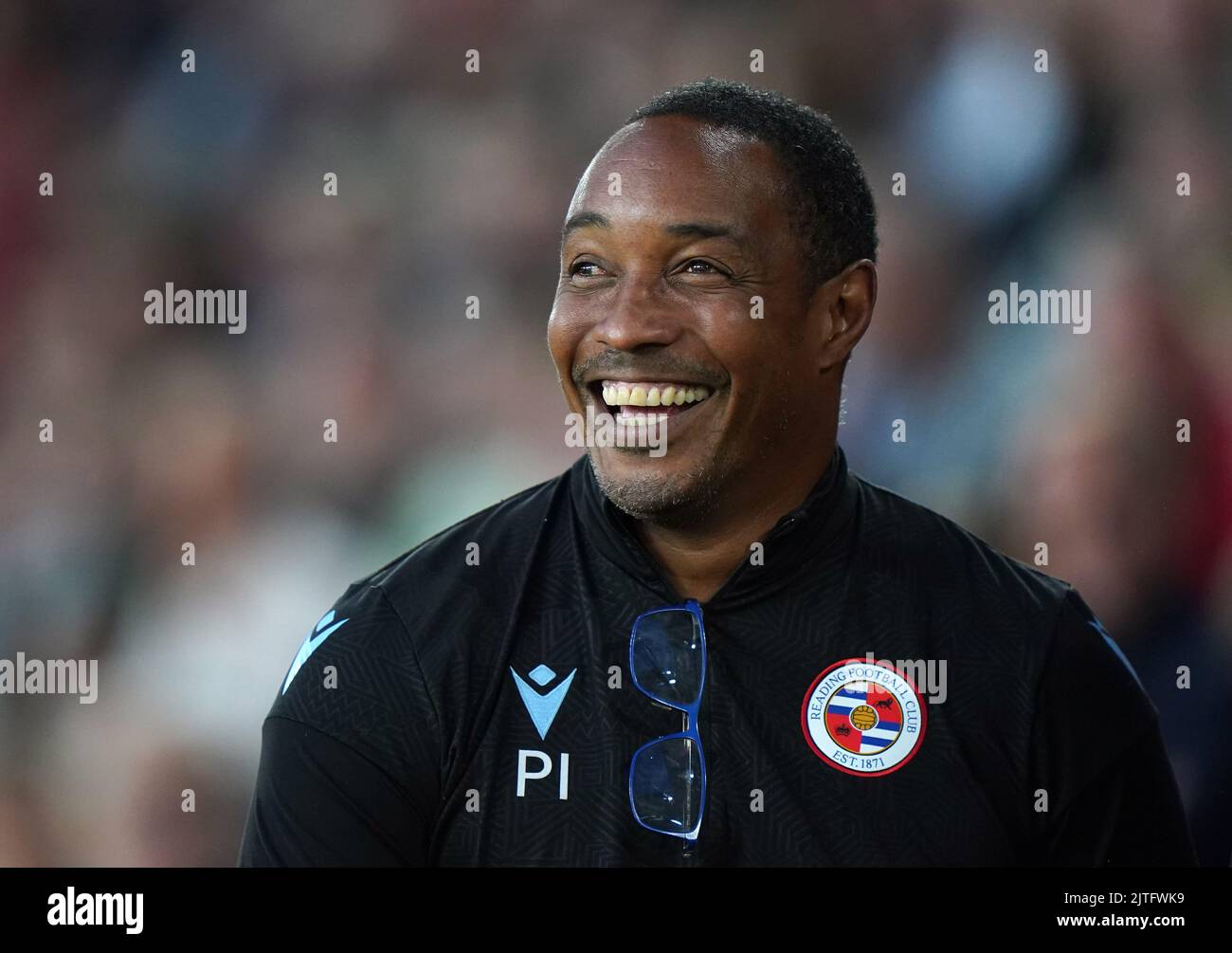 Programme Tv Du Mardi 2 Aout 2022 Paul Ince, responsable de la lecture, lors du match du championnat Sky