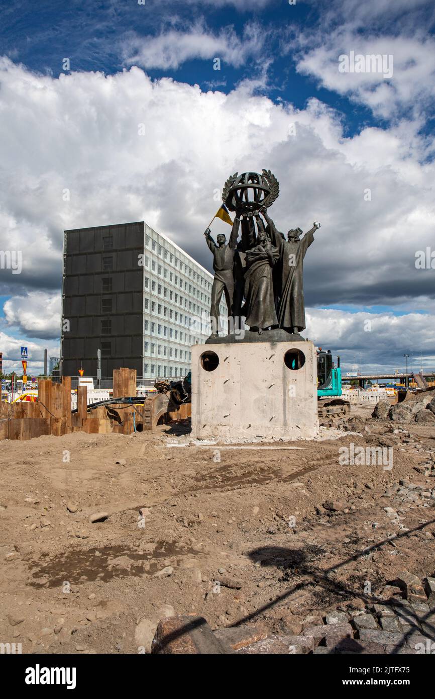 Sculpture de Mauailman rauha avant enlèvement dans le district de Hakaniemi à Helsinki, en Finlande Banque D'Images