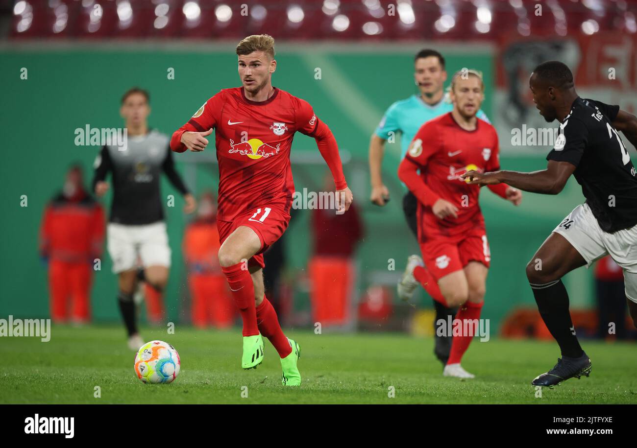 Leipzig, Allemagne. 30th août 2022. Football : coupe DFB, 1st tours, RB Leipzig - FC Teutonia Ottensen à la Red Bull Arena. Timo Werner (l) de RB Leipzig sur le ballon. Credit: Jan Woitas/dpa/Alay Live News Banque D'Images