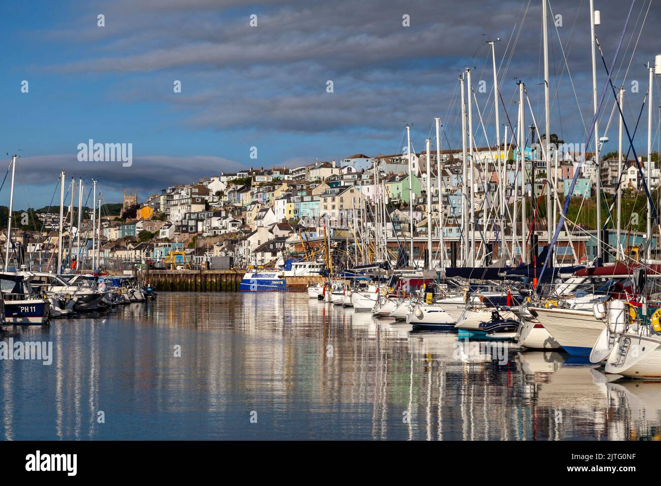 Yachts amarrés à Brixham Marina, Devon, Angleterre Banque D'Images