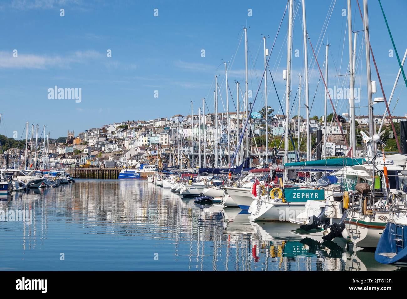 Yachts amarrés à Brixham Marina, Devon, Angleterre Banque D'Images