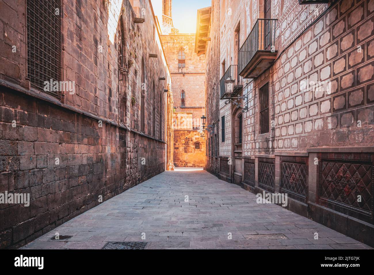 Rue étroite de la ville à Barcelone, Espagne. Banque D'Images