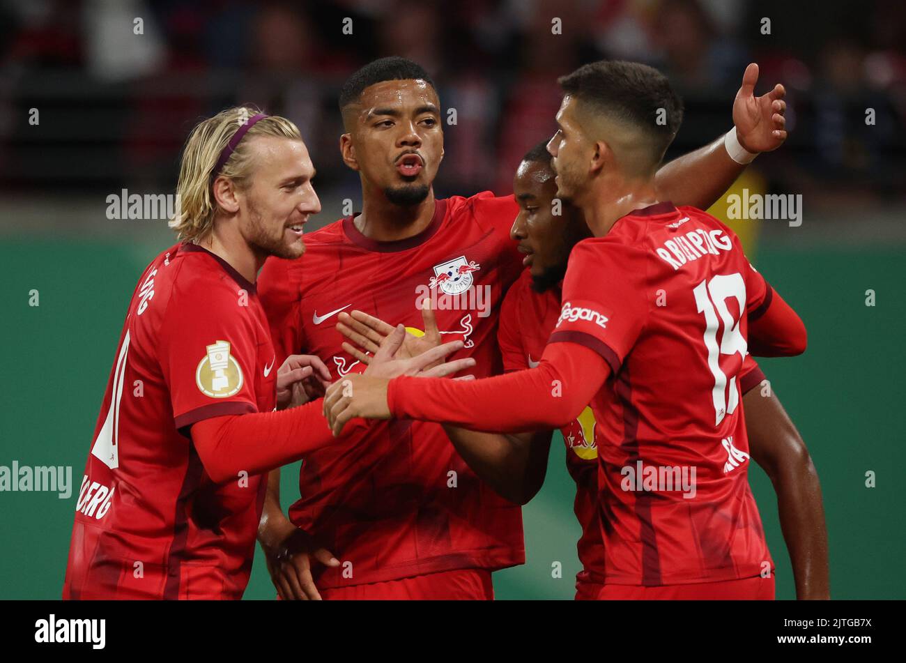 Leipzig, Allemagne. 30th août 2022. Football : coupe DFB, 1st tours, RB Leipzig - FC Teutonia Ottensen à la Red Bull Arena. Christopher Nkunku (2nd de droite) de Leipzig célèbre après son but pour 7:0 avec Andre Silva (r), Benjamin Henrichs (2nd de gauche) et Emil Forsberg (l) de Leipzig. Credit: Jan Woitas/dpa/Alay Live News Banque D'Images