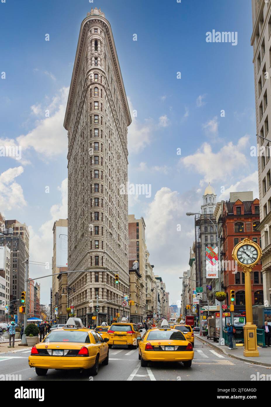 Flat Iron Building et jaune Cabs Manhatten, New York City, Amérique du Nord, États-Unis Banque D'Images