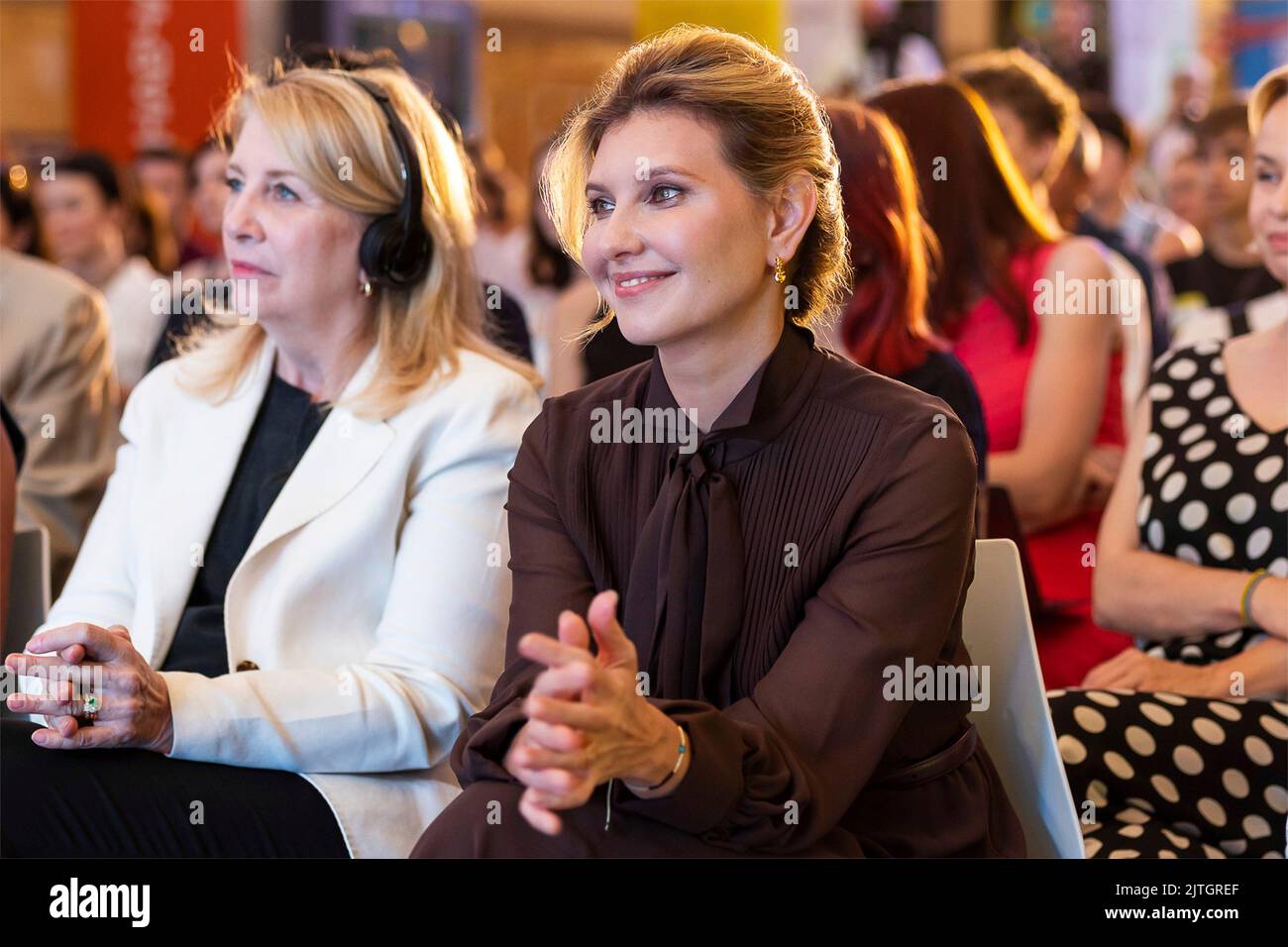 Kiev, Ukraine. 30th août 2022. La première dame ukrainienne Olena Zelenska, à droite, siège avec la directrice générale de l'UNICEF Catherine Russell, à gauche, lors de la première cérémonie des Prix de la jeunesse de l'UNICEF, à 30 août 2022, à Kiev, en Ukraine. Credit: Bureau de presse présidentiel ukrainien/Présidence ukrainienne/Alamy Live News Banque D'Images