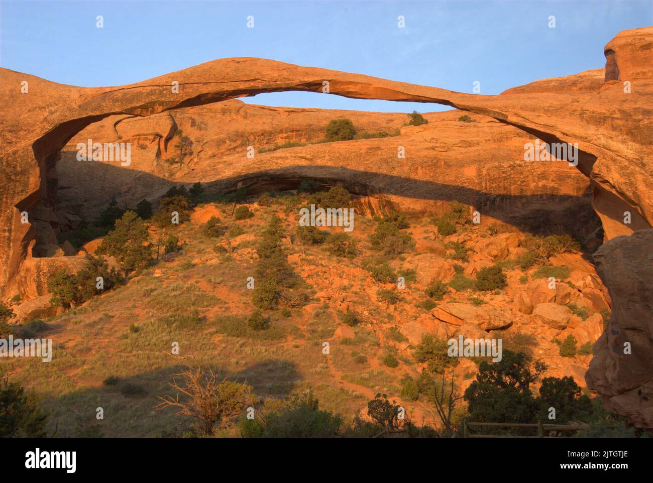 Landscape Arch dans le parc national d'Arches dans l'Utah Banque D'Images