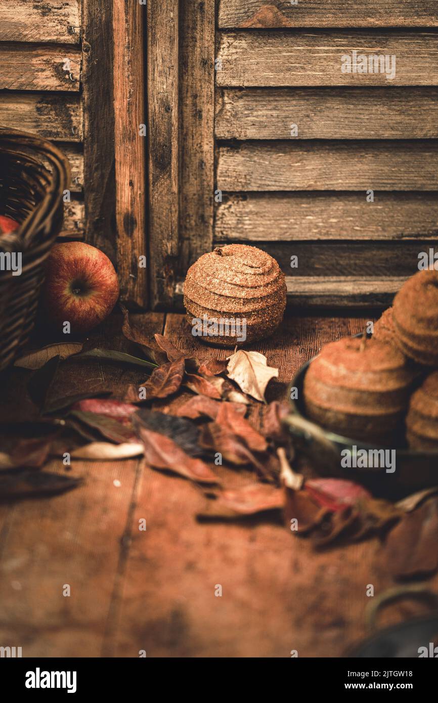 Pommes cuites sur un fond rustique Banque D'Images