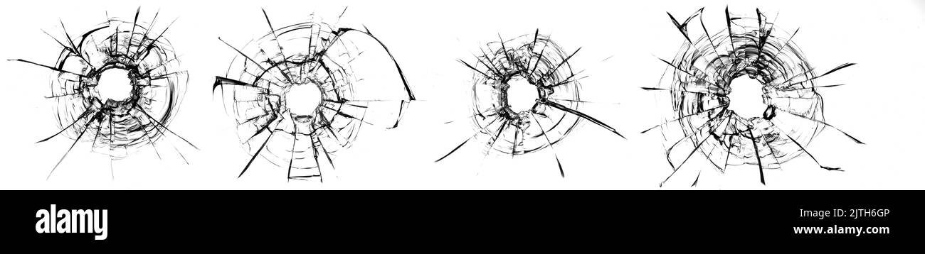 Collage de fissures dans le verre, un trou de balles dans le verre sur un fond blanc. Texture de verre de fenêtre. Banque D'Images