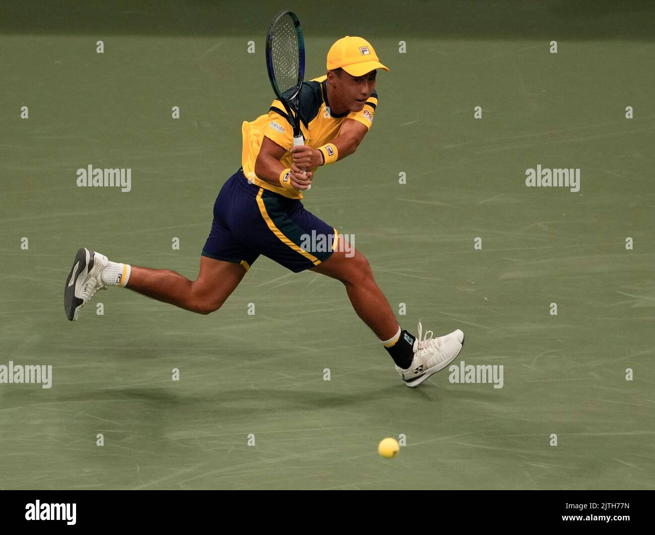 30 août 2022: RINky Hijikata (AUS) perd à Rafael Nadal (ESP), 4-6, 6-2, 6-3 à l'US Open étant joué au Billie Jean King Ntional tennis Centre à Flushing, Queens, New York, {USA} © Grace Schultz/CSM Banque D'Images