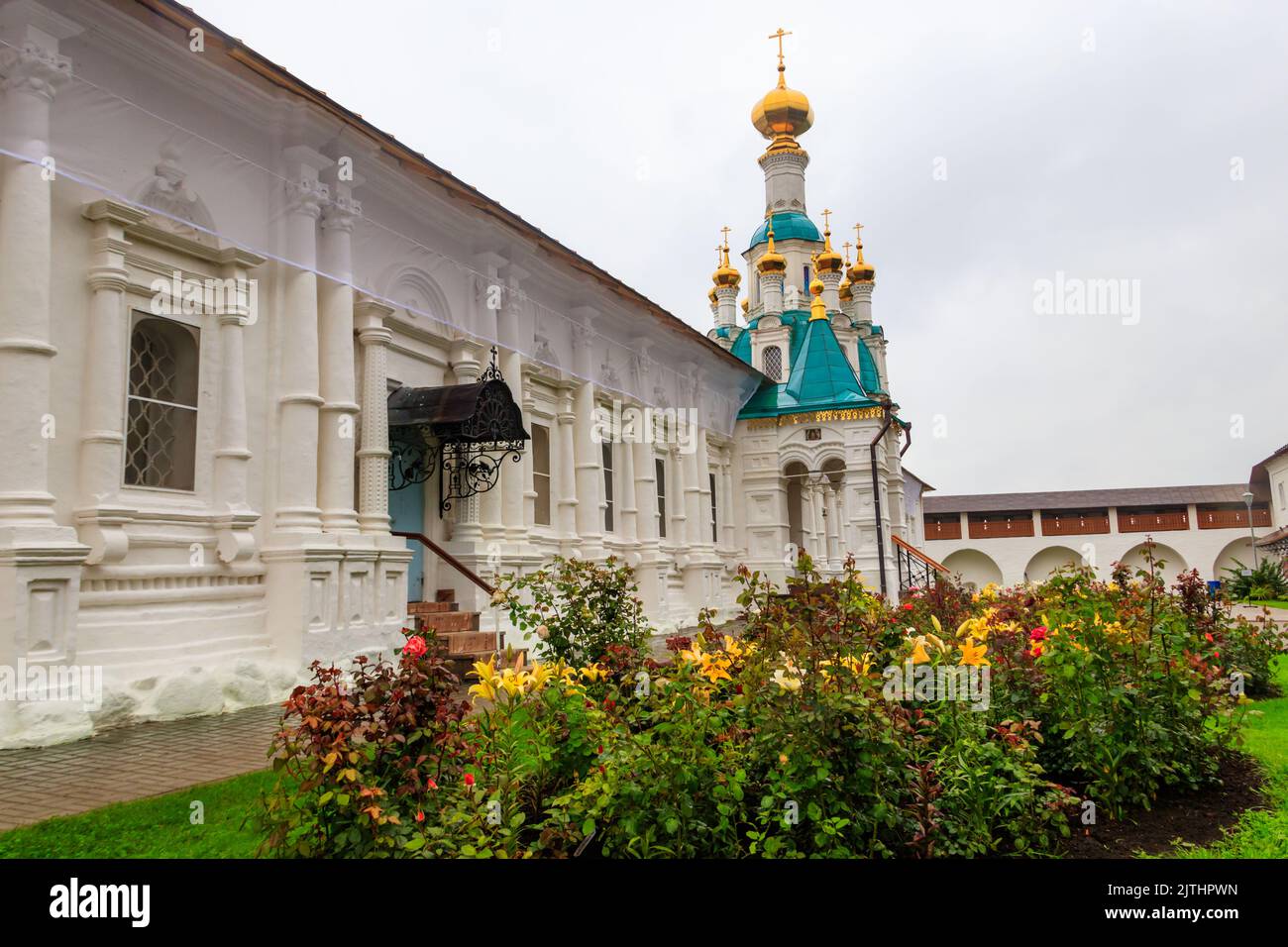 Église du Sauveur Miraculeuse avec des salles d'hôpital dans le couvent Vvedensky Tolga à Yaroslavl, Russie Banque D'Images