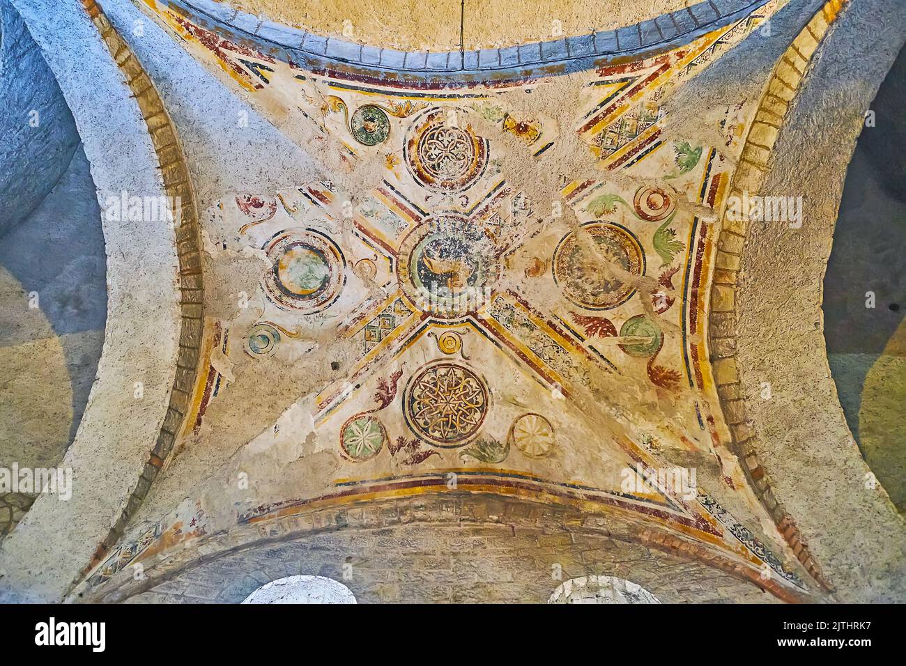 BRESCIA, ITALIE - 10 AVRIL 2022 : la chapelle pittoresque de la Cocathédrale d'hiver de Santa Maria Assunta (Duomo Vecchio, la Rotonda) avec PA conservé Banque D'Images