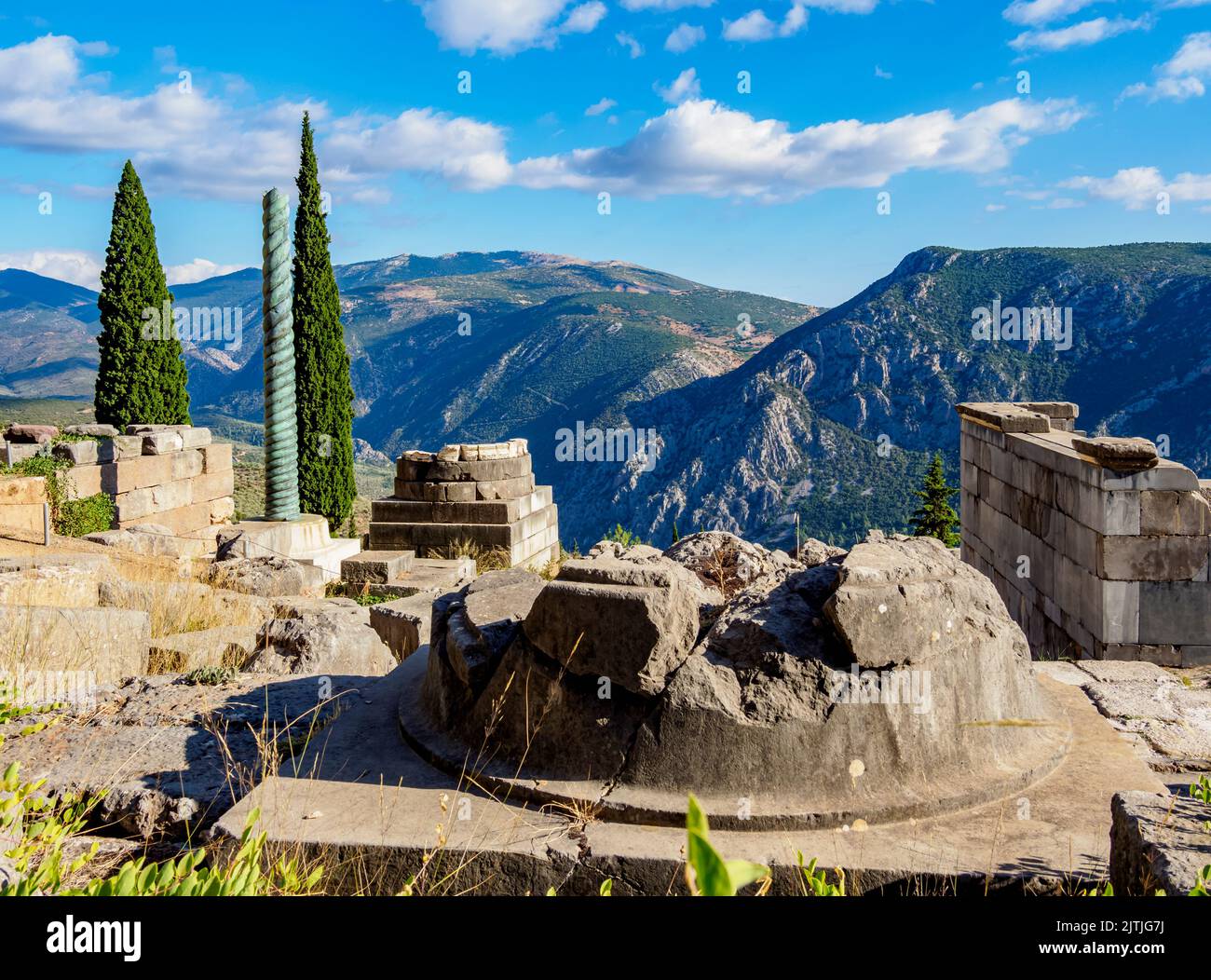 Vue vers le Tripode de Plataea, Delphes, Phosis, Grèce Banque D'Images