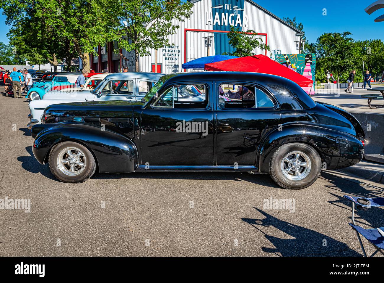 Falcon Heights, MN - 17 juin 2022 : vue latérale haute perspective d'une berline LaSalle série 1940 52 4 portes lors d'un salon de voiture local. Banque D'Images