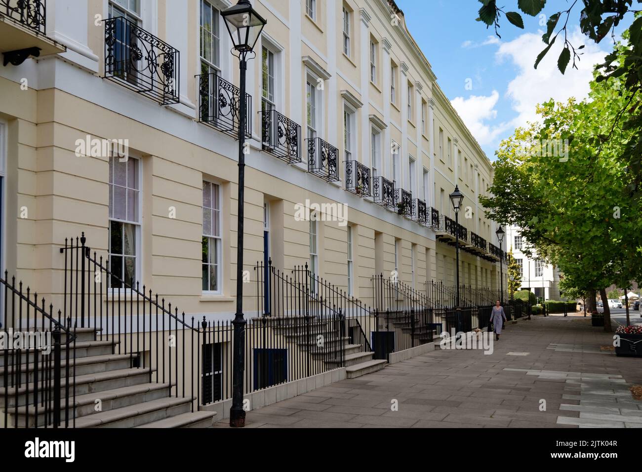 Une terrasse de maisons sur le côté est de la place impériale, Cheltenham, Gloucestershire Banque D'Images