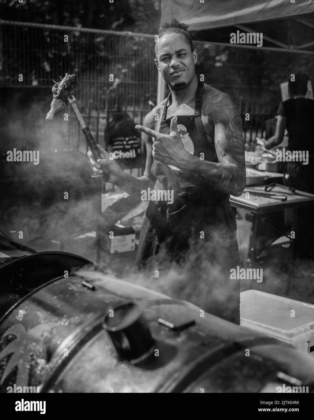 Image en noir et blanc du poulet grillé au Notting Hill Carnival. Banque D'Images