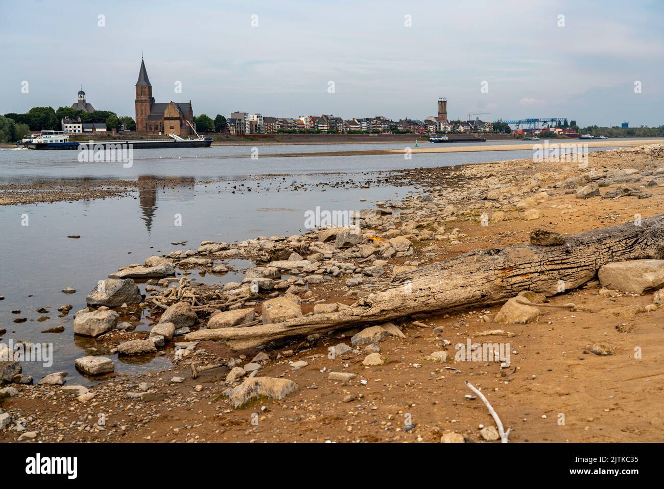 Rhin près d'Emmerich, eau extrêmement basse, niveau du Rhin à 0 cm, tendance à la chute, NRW, Allemagne Banque D'Images
