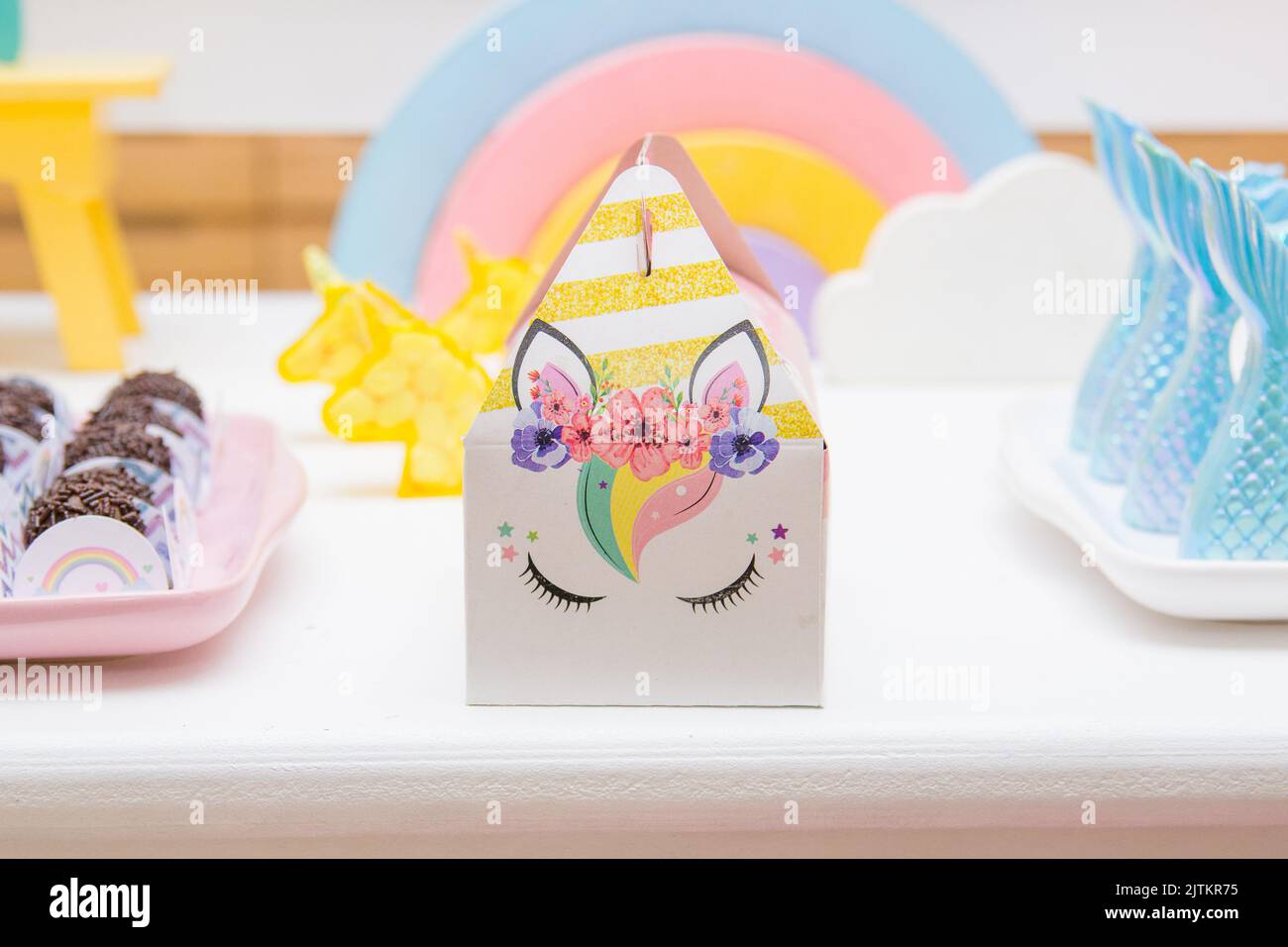 Décoration d'anniversaire avec thème unicorn, thème largement utilisé au Brésil Banque D'Images