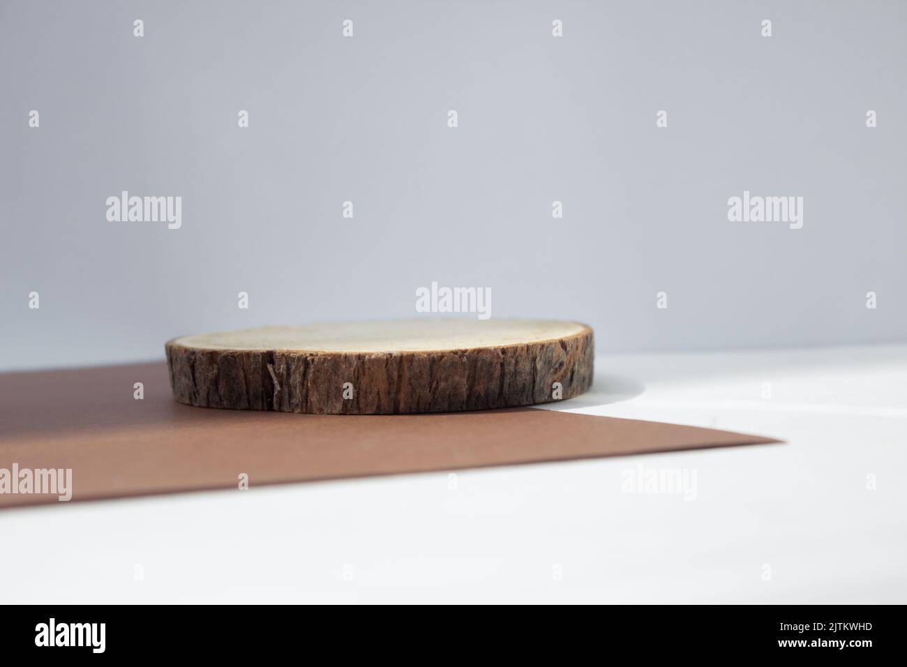 pièce vide de bois podium minimalisme sur fond gris. Copier l'espace, placer pour le texte Banque D'Images