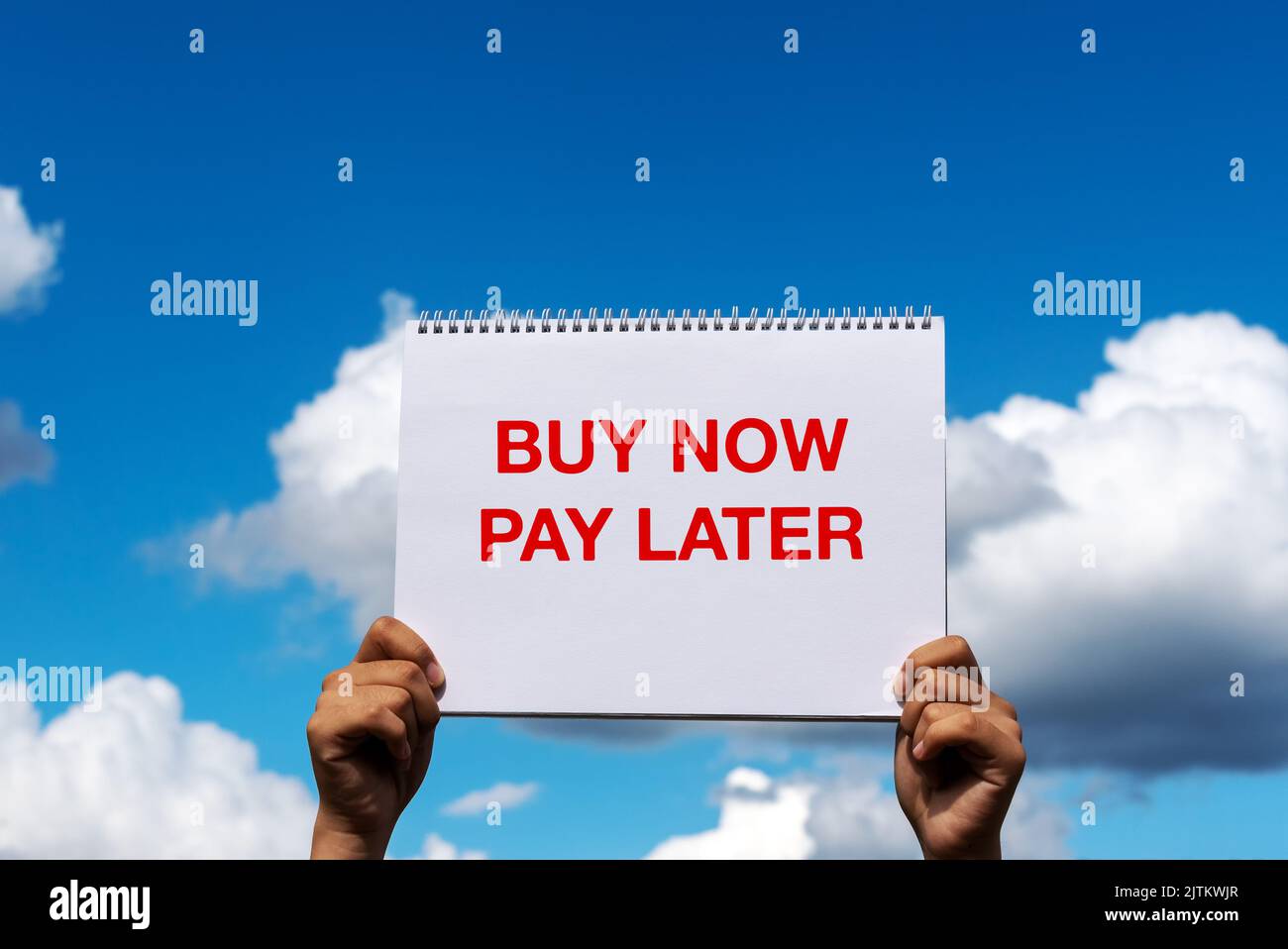 Porte-étiquette avec texte Acheter maintenant payer plus tard - concept d'affaires Banque D'Images