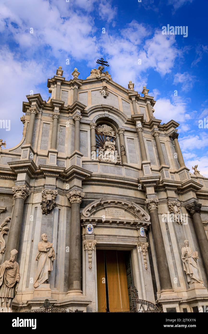 Façade de la cathédrale Saint-Agata sur la Piazza del Duomo à Catane, Sicile, Italie. Banque D'Images