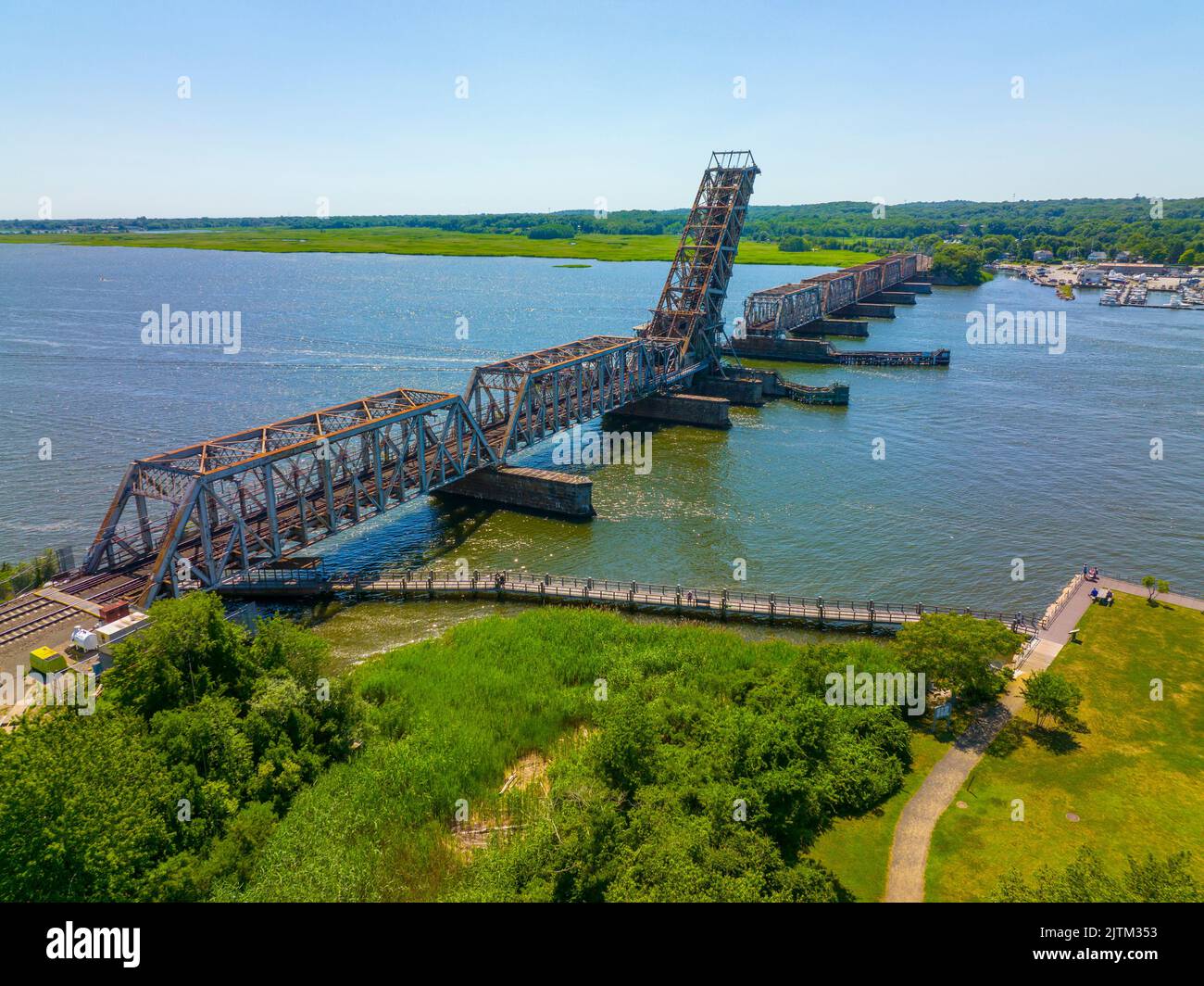 Old Saybrook Old Lyme Bridge est la dernière traversée de la rivière Connecticut à l'embouchure entre la ville d'Old Saybrook et Old Lyme, Connecticut CT, USA. JE Banque D'Images