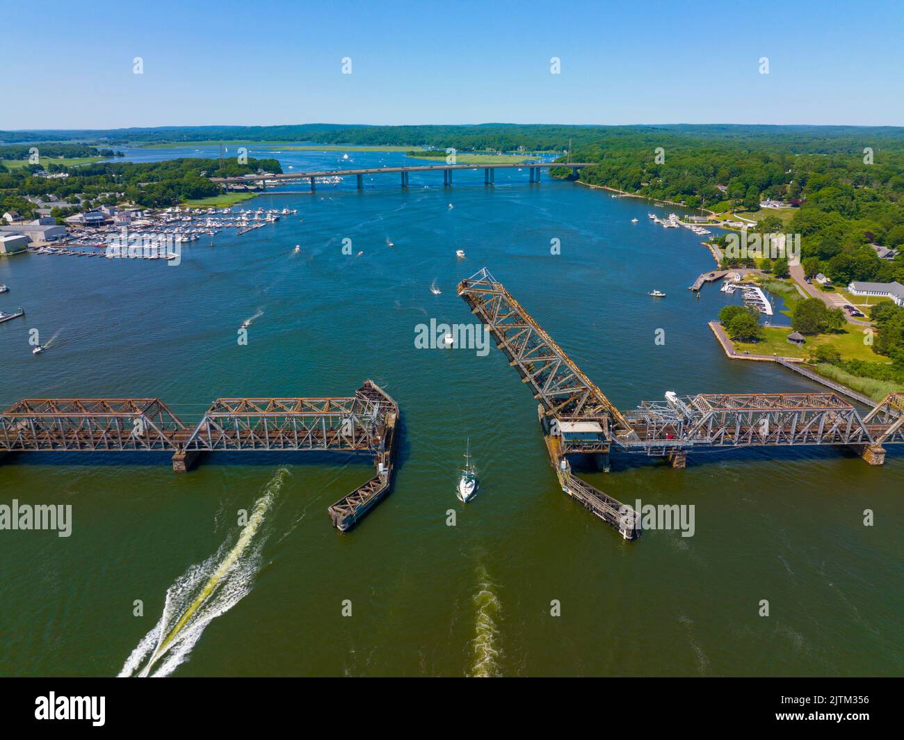 Old Saybrook Old Lyme Bridge (train) et Raymond E. Baldwin Bridge (véhicule sur l'autoroute Interstate 95) à l'embouchure entre la ville d'Old Saybrook et OL Banque D'Images
